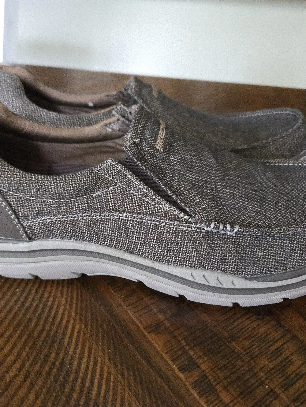 Size 10 Mens Skechers